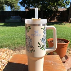 Stanley Adventure Quencher Exclusive Travel Tumbler 40oz Cream Floral Tumbler